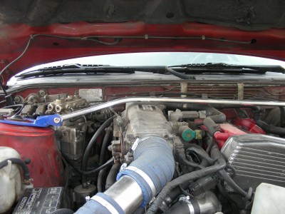 Rozpórka przód: ~1cm luzu nad kolektorem, nie wadzi o maskę